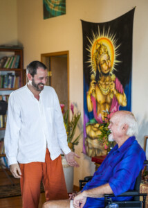 RamDass-8848<br/><a download="RamDass-8848.jpg" href="https://becomingnobody.com/wp-content/uploads/2019/05/RamDass_ProductionStills_JPerugia-8848.jpg" target="_blank" rel="noopener noreferrer">Download Image</a> RamDass-8848